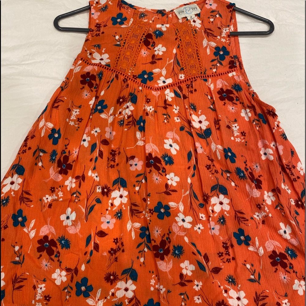 Francesca’s NWOT sleeveless top